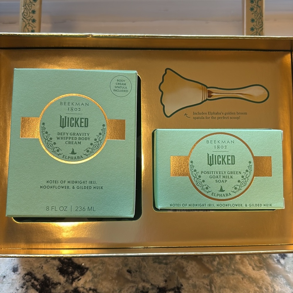 Wicked X Beekman 1802 Wickedly Beautiful Gift Set - Picture 2 of 6